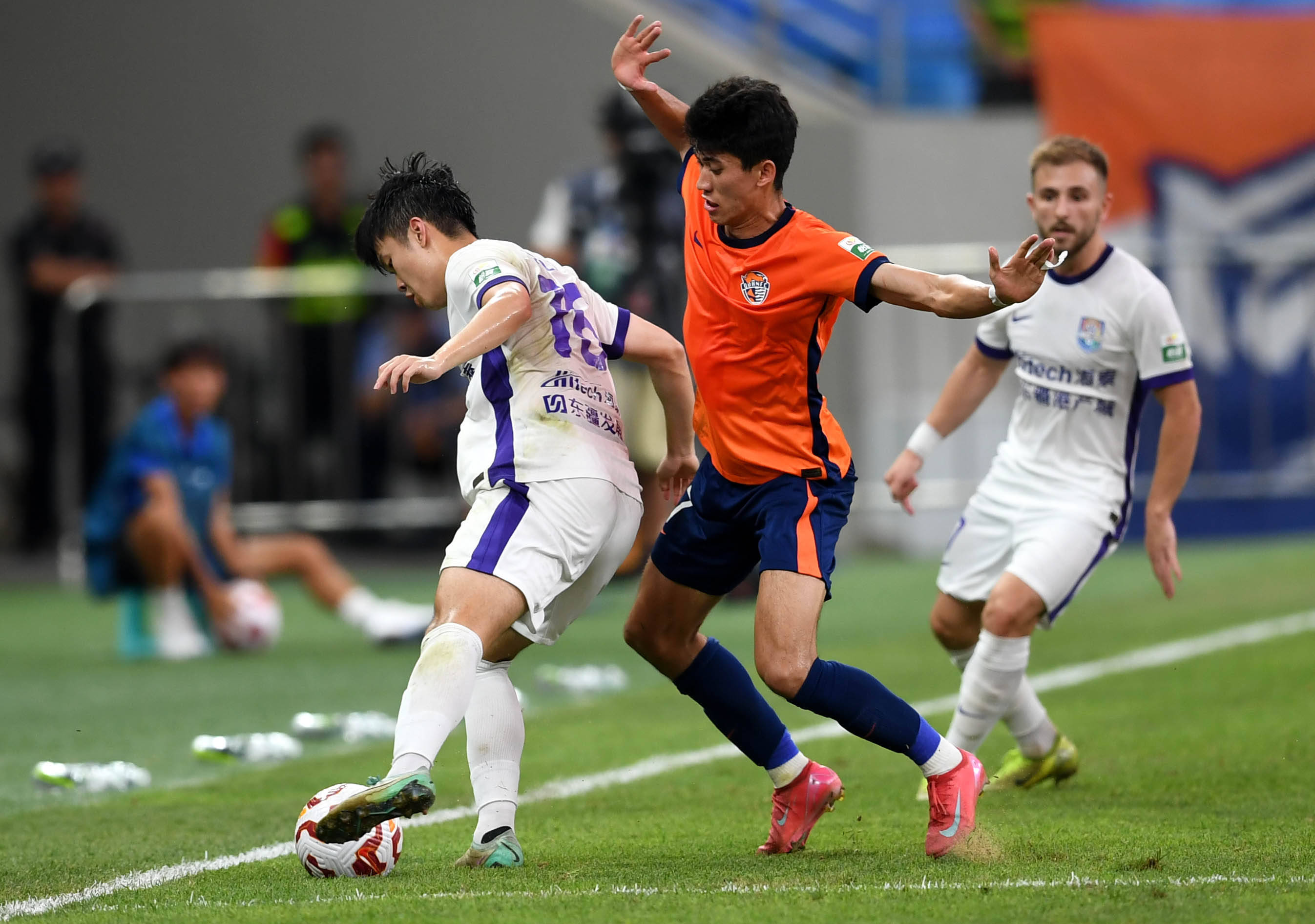 对手围绕新 对手围绕新